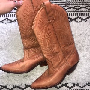 Circles cowboy boots